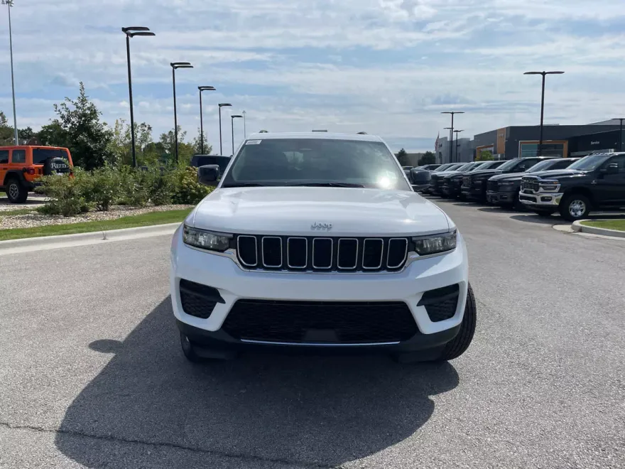 2025 Jeep Grand Cherokee Laredo X photo 1