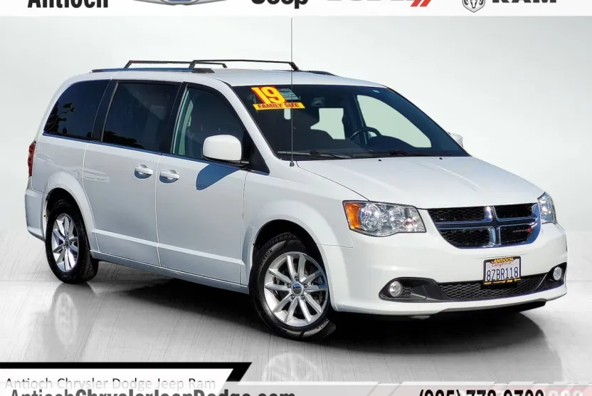 2019 Dodge Grand Caravan SXT photo 1