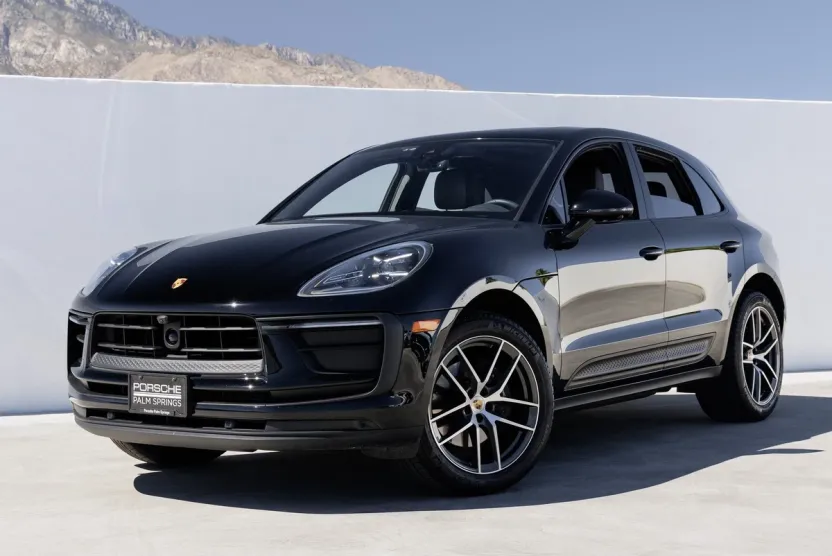 2023 Porsche Macan T photo 1