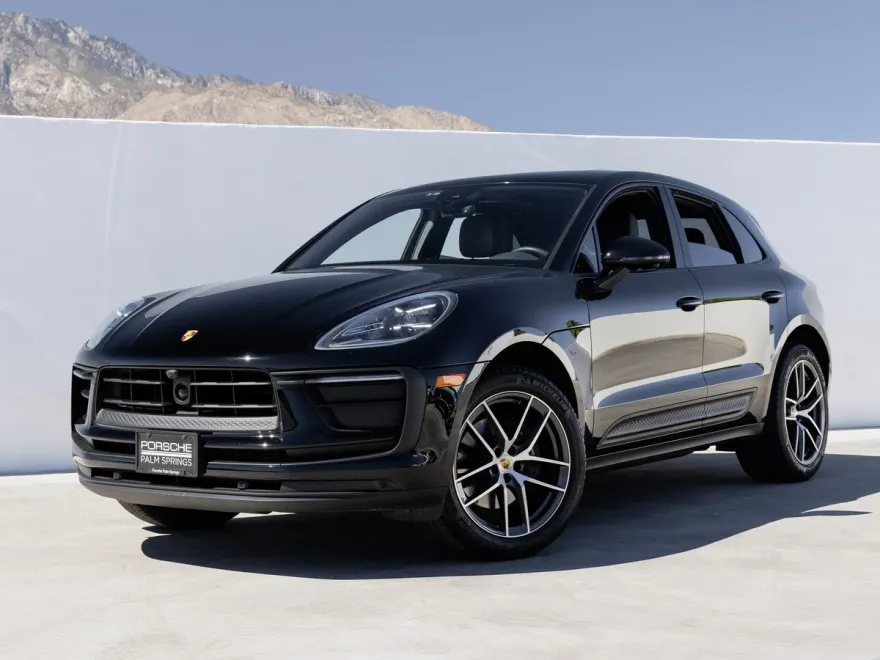 2023 Porsche Macan T photo 1