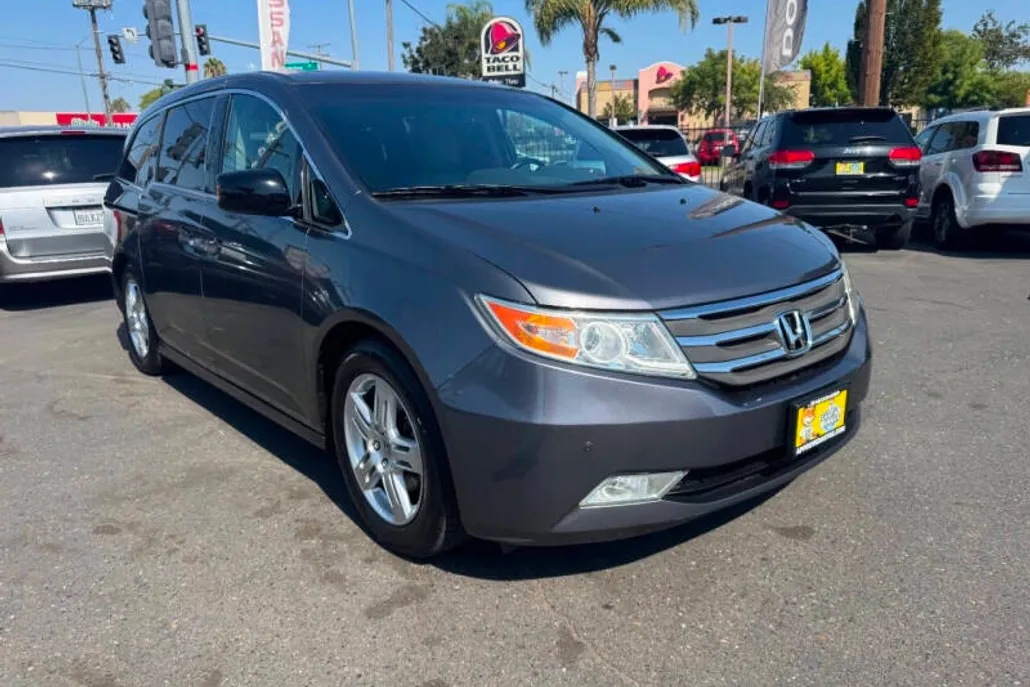 2012 Honda Odyssey Touring photo 1