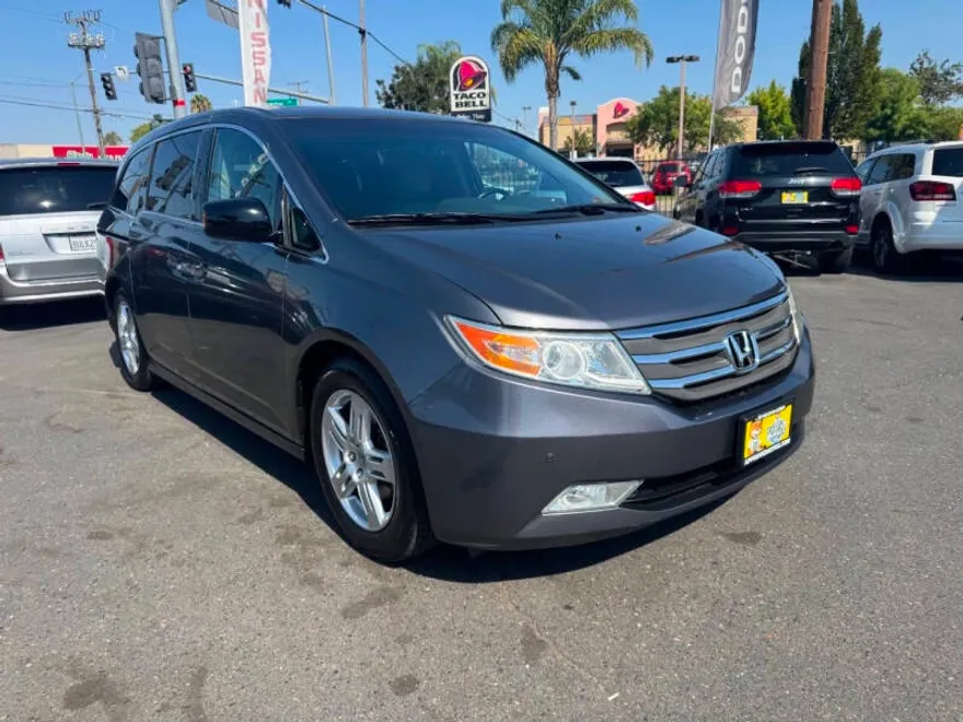 2012 Honda Odyssey Touring photo 1