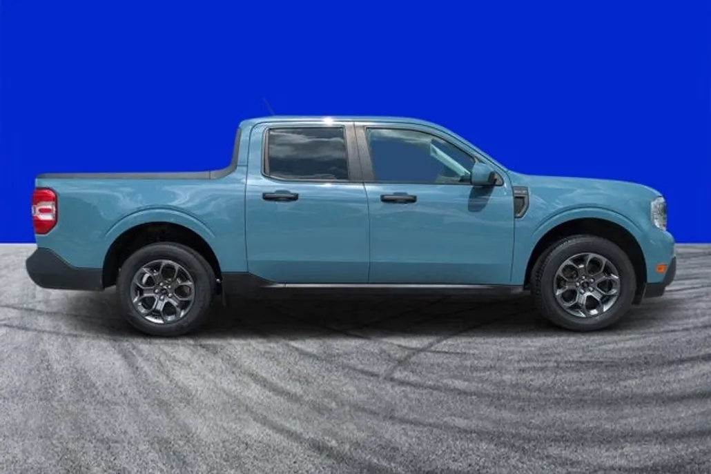2022 Ford Maverick XLT photo 1