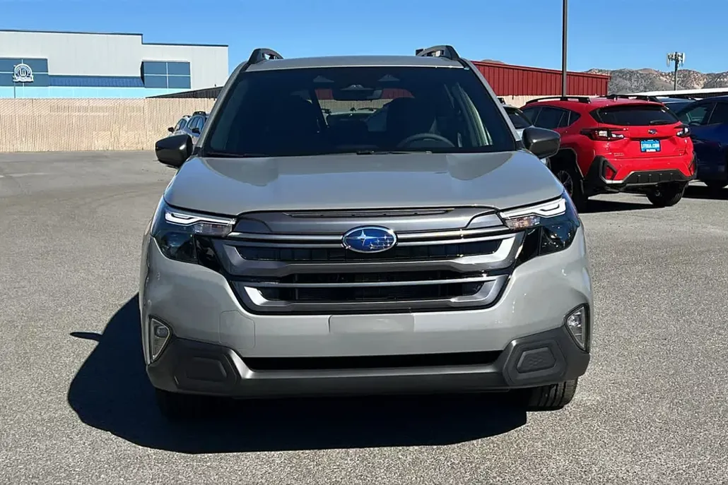 2025 Subaru Forester Premium photo 1