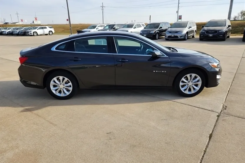2023 Chevrolet Malibu 1LT photo 1