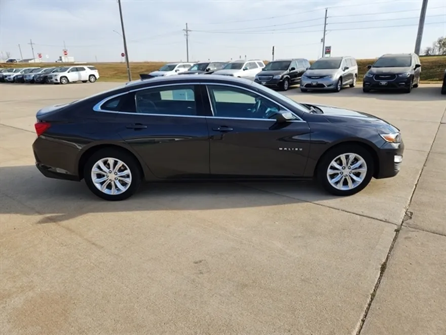 2023 Chevrolet Malibu 1LT photo 1