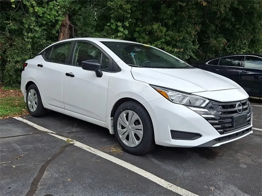 2024 Nissan Versa 1.6 S photo 1