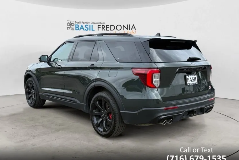 2023 Ford Explorer ST photo 1