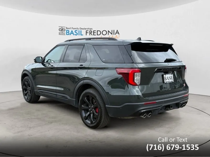 2023 Ford Explorer ST photo 1