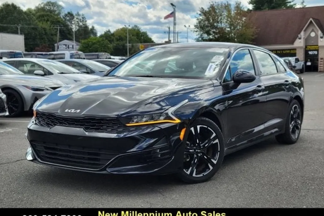 2022 Kia K5 GT-Line photo 1