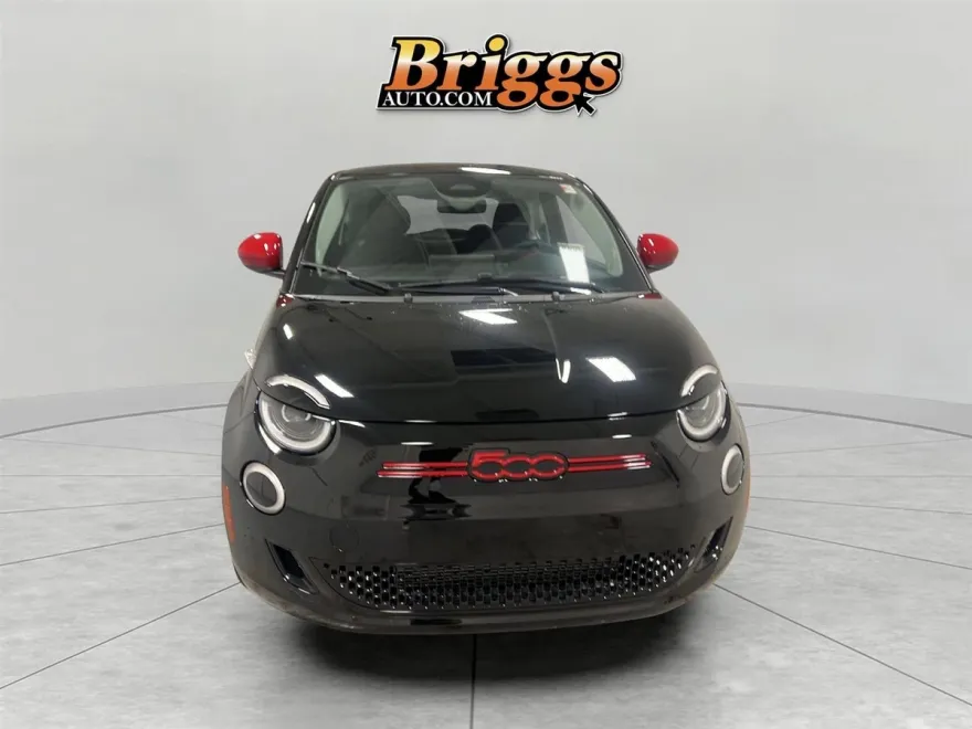 2024 Fiat 500e photo 3
