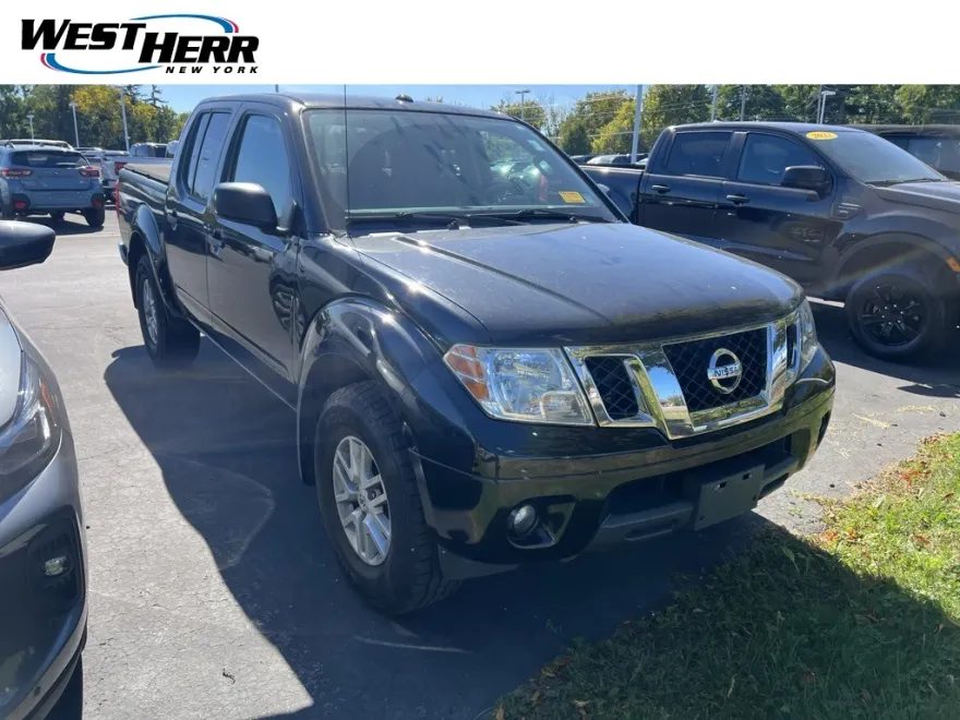2016 Nissan Frontier SV Crew Cab photo 1