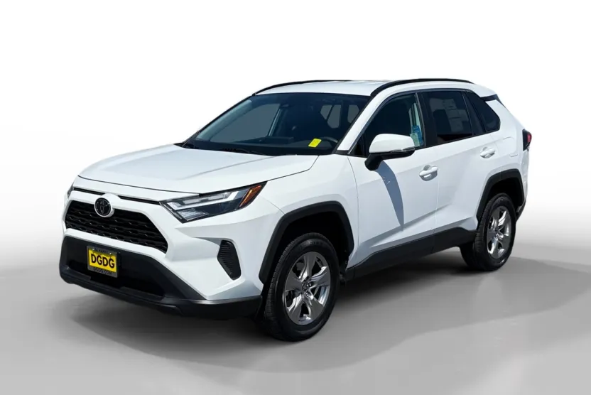 2023 Toyota RAV4 XLE photo 1