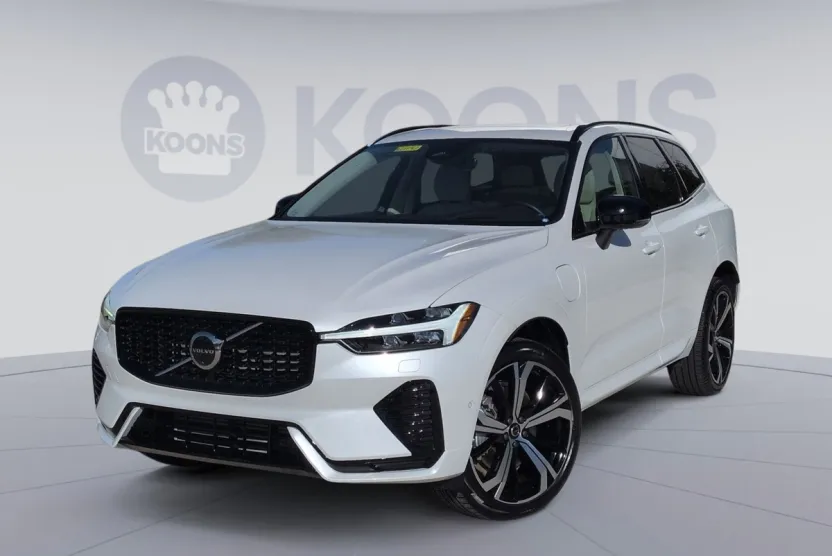 2025 Volvo XC60 Recharge T8 photo 1