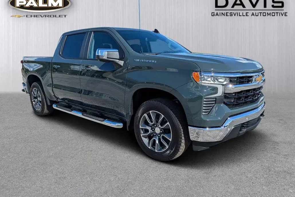 2026 Chevrolet Silverado 1500 LT photo 1