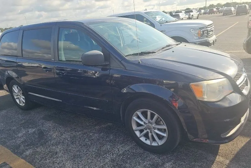 2013 Dodge Grand Caravan SXT photo 1