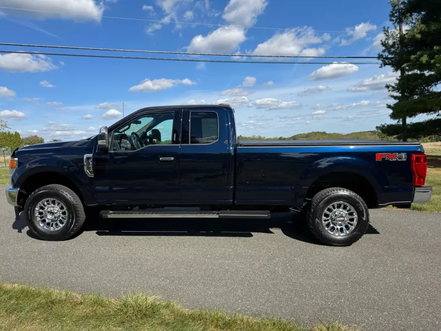 2022 Ford F-350 XLT photo 1