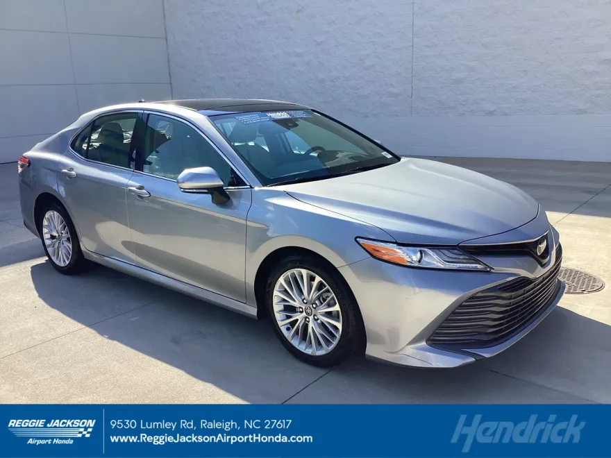 2020 Toyota Camry XLE V6 photo 1