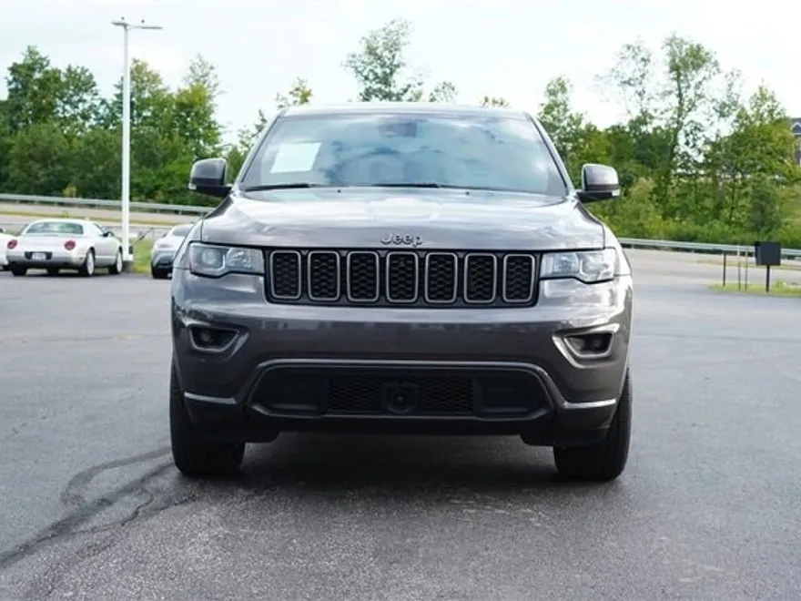 2021 Jeep Grand Cherokee Anniversary Edition photo 1
