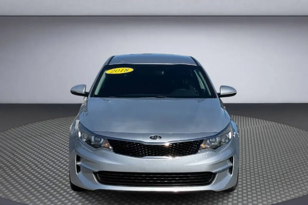 2018 Kia Optima LX photo 1
