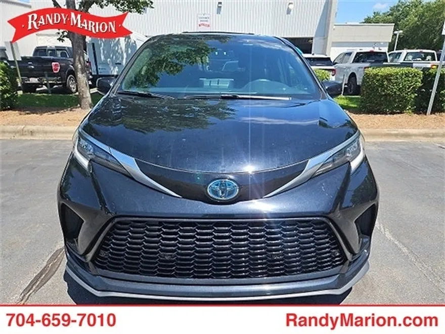 2021 Toyota Sienna XSE photo 1