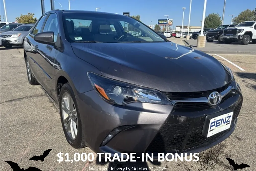 2016 Toyota Camry SE photo 1