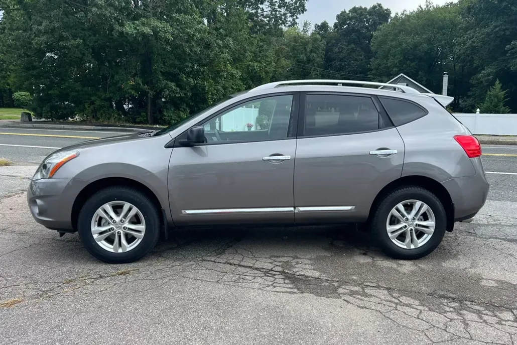 2015 Nissan Rogue Select S photo 1