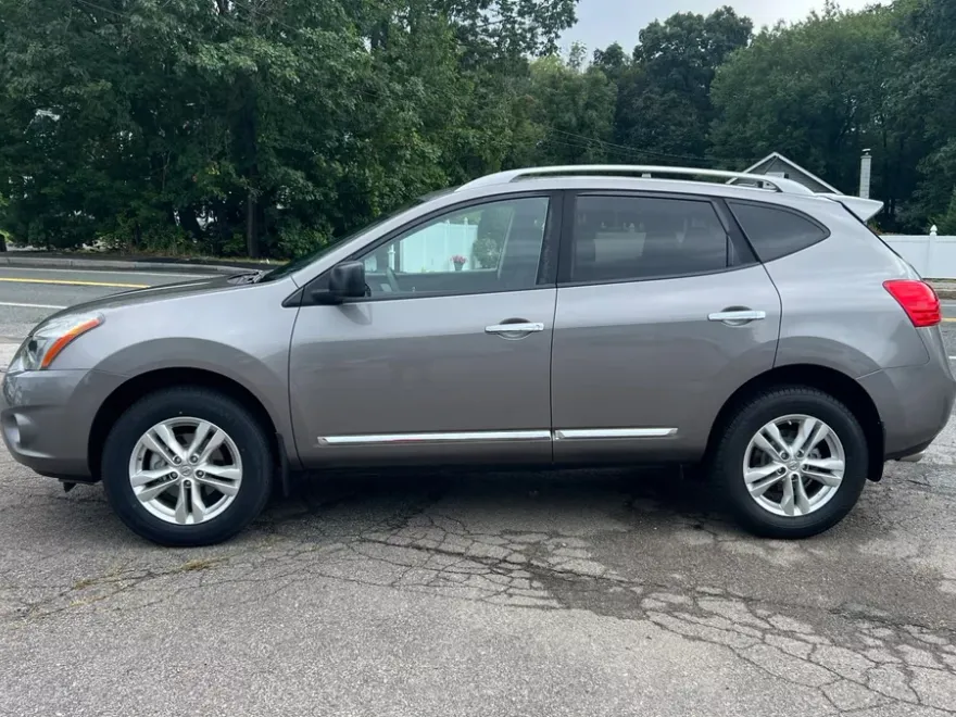 2015 Nissan Rogue Select S photo 1