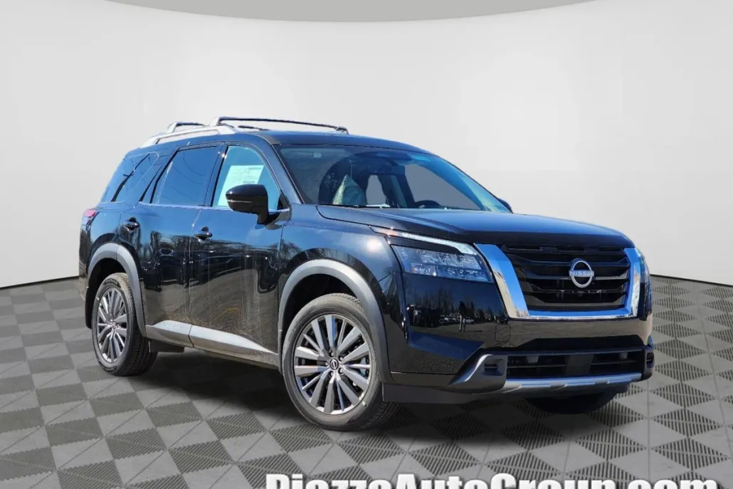 2025 Nissan Pathfinder SL photo 1