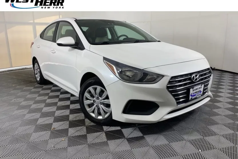 2022 Hyundai Accent SE photo 1