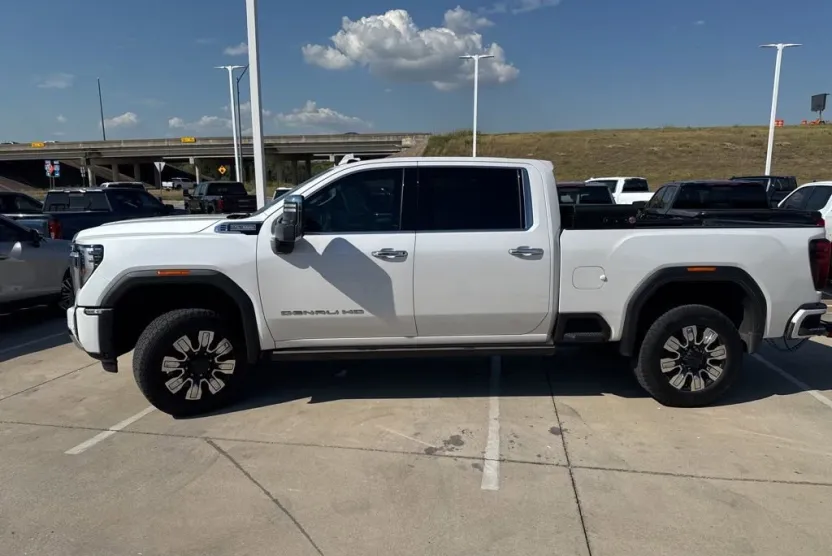 2024 Gmc Sierra 2500 HD Denali photo 1