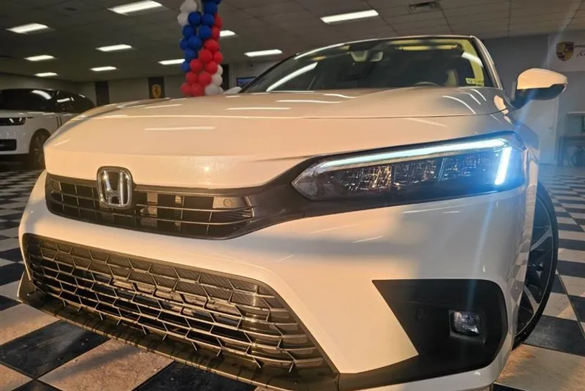 2019 Honda Insight Touring photo 1