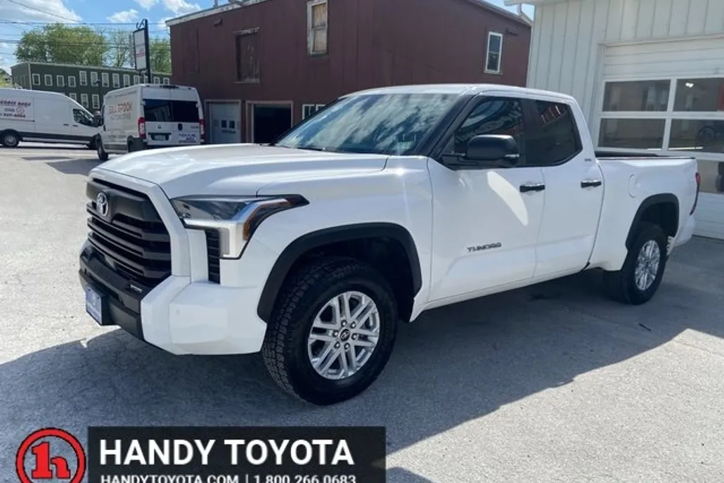 2024 Toyota Tundra SR5 photo 1