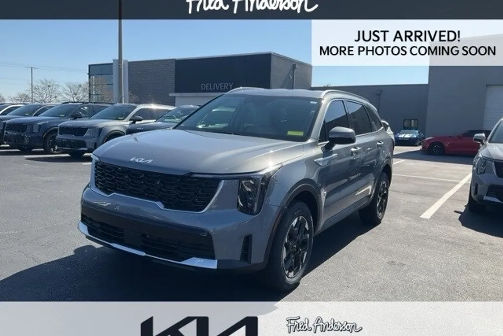 2025 Kia Sorento S photo 1