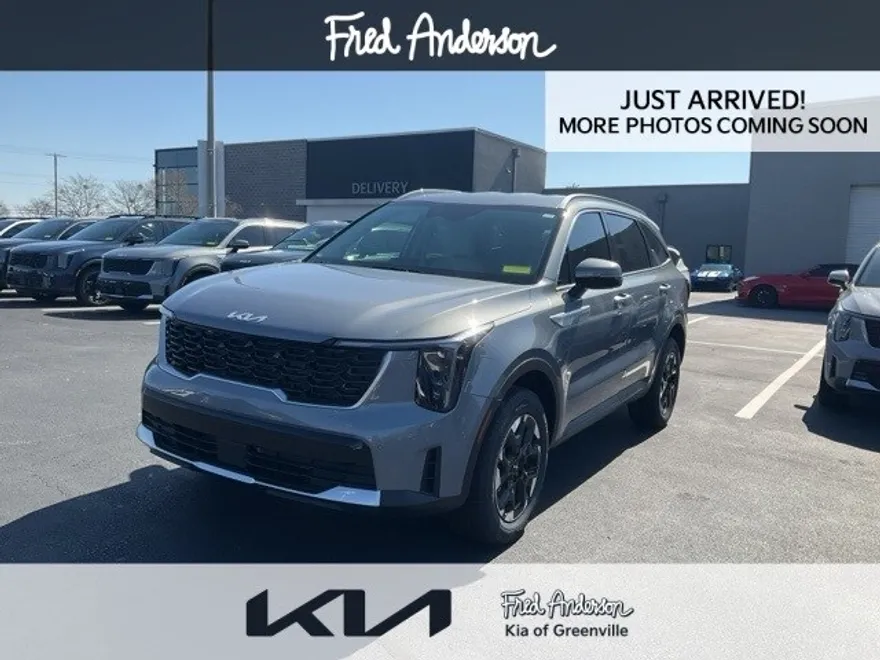 2025 Kia Sorento S photo 1