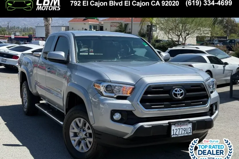 2017 Toyota Tacoma SR5 photo 1