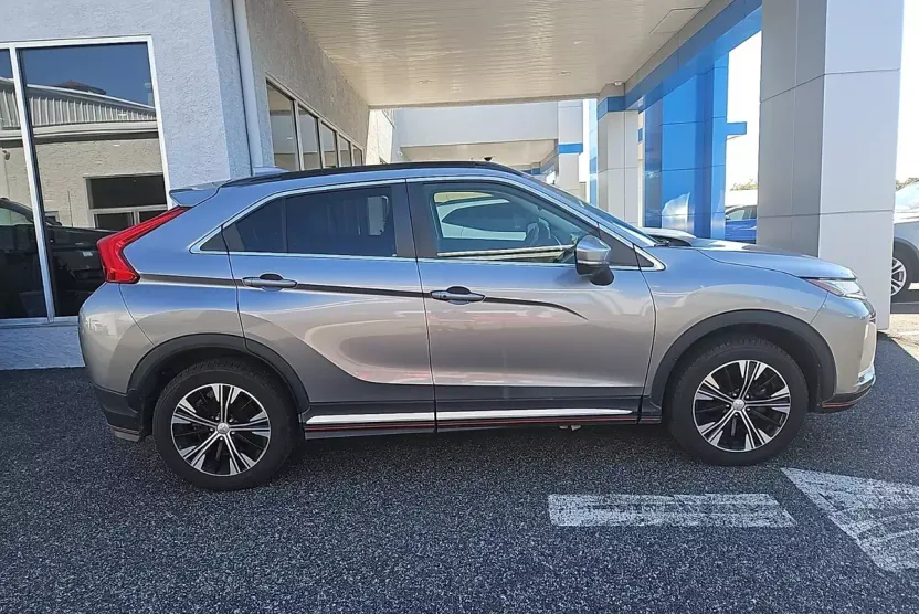 2019 Mitsubishi Eclipse Cross SEL photo 1