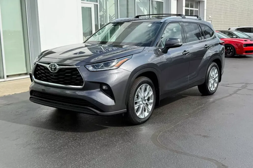 2022 Toyota Highlander Limited photo 1