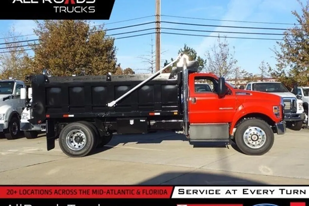 2025 Ford F-750 Base photo 1