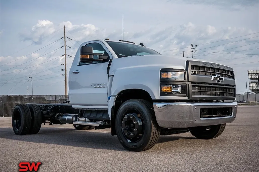 2024 Chevrolet Silverado 4500HD photo 1