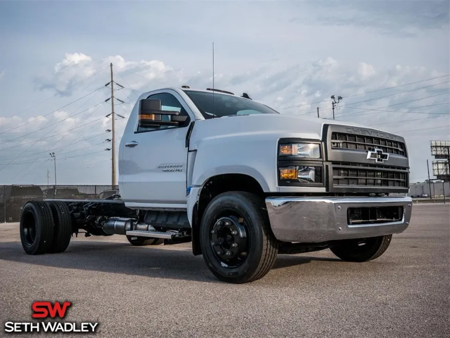 2024 Chevrolet Silverado 4500HD photo 1