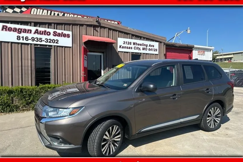 2019 Mitsubishi Outlander ES photo 1