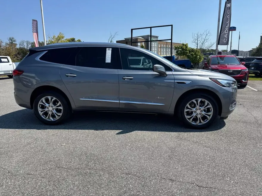 2021 Buick Enclave Avenir photo 1