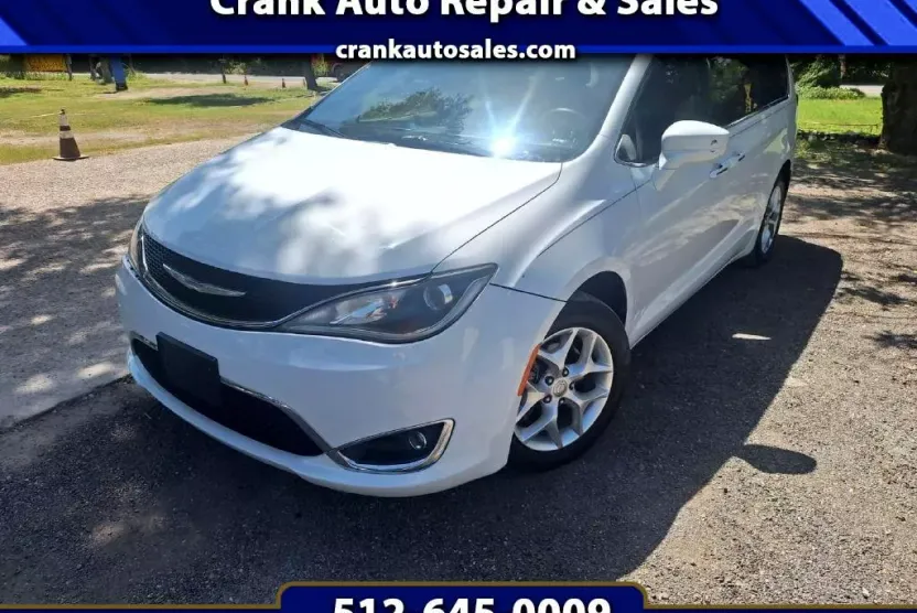2018 Chrysler Pacifica Touring Plus photo 1
