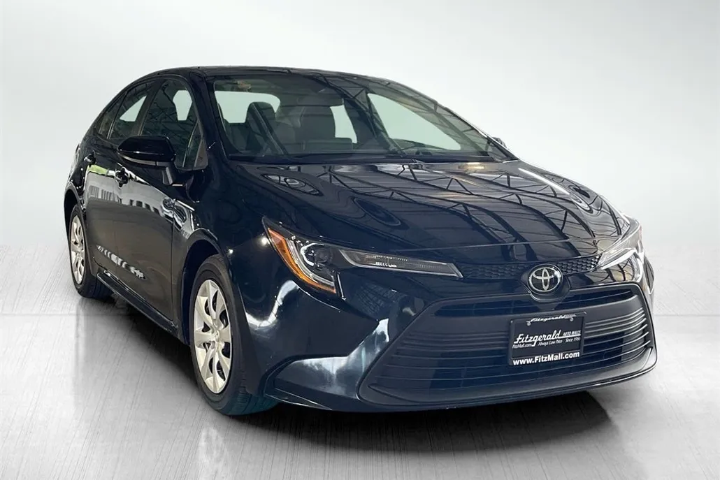 2024 Toyota Corolla LE photo 1