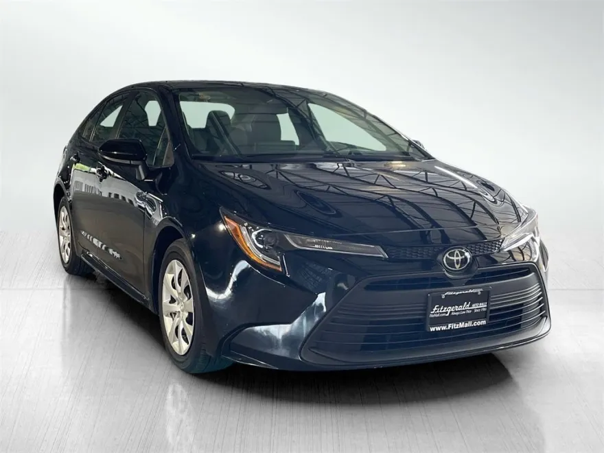 2024 Toyota Corolla LE photo 1