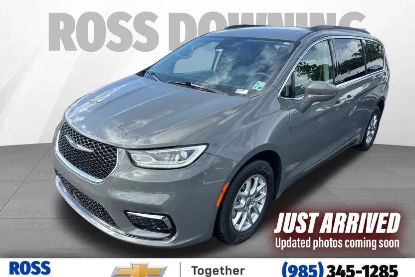 2022 Chrysler Pacifica Touring L photo 1