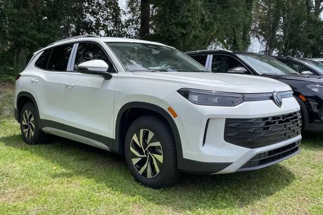 2025 Volkswagen Tiguan S photo 1