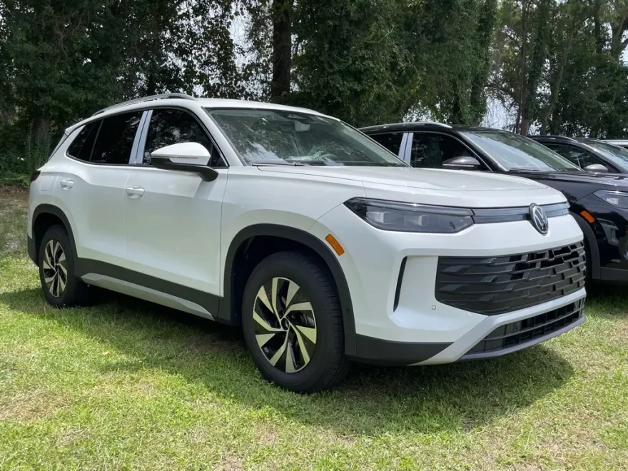 2025 Volkswagen Tiguan S photo 1