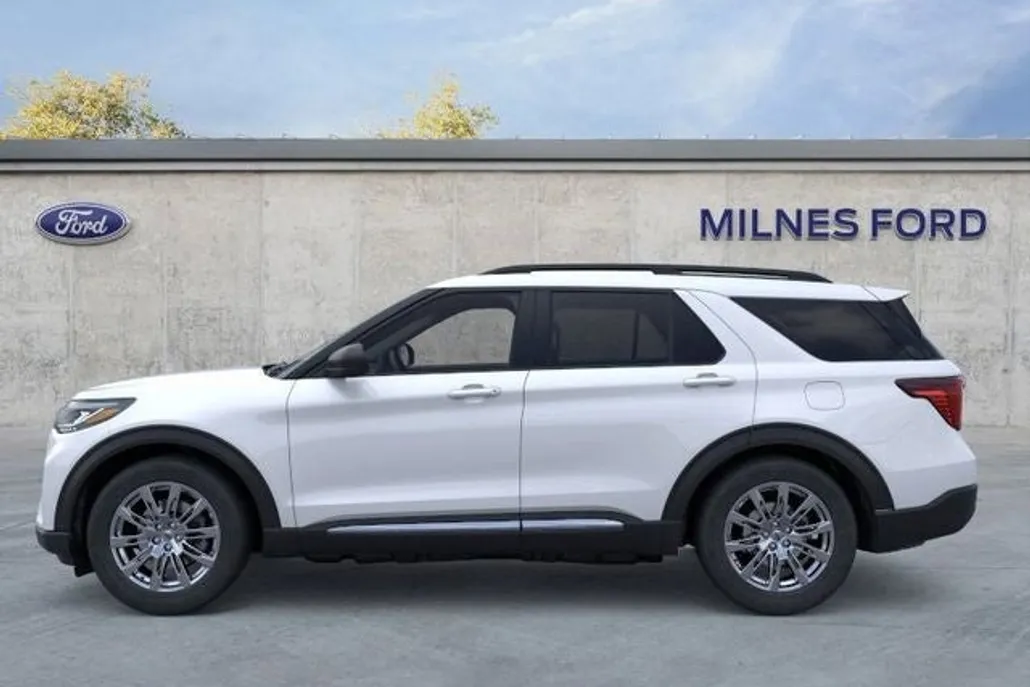 2025 Ford Explorer photo 1